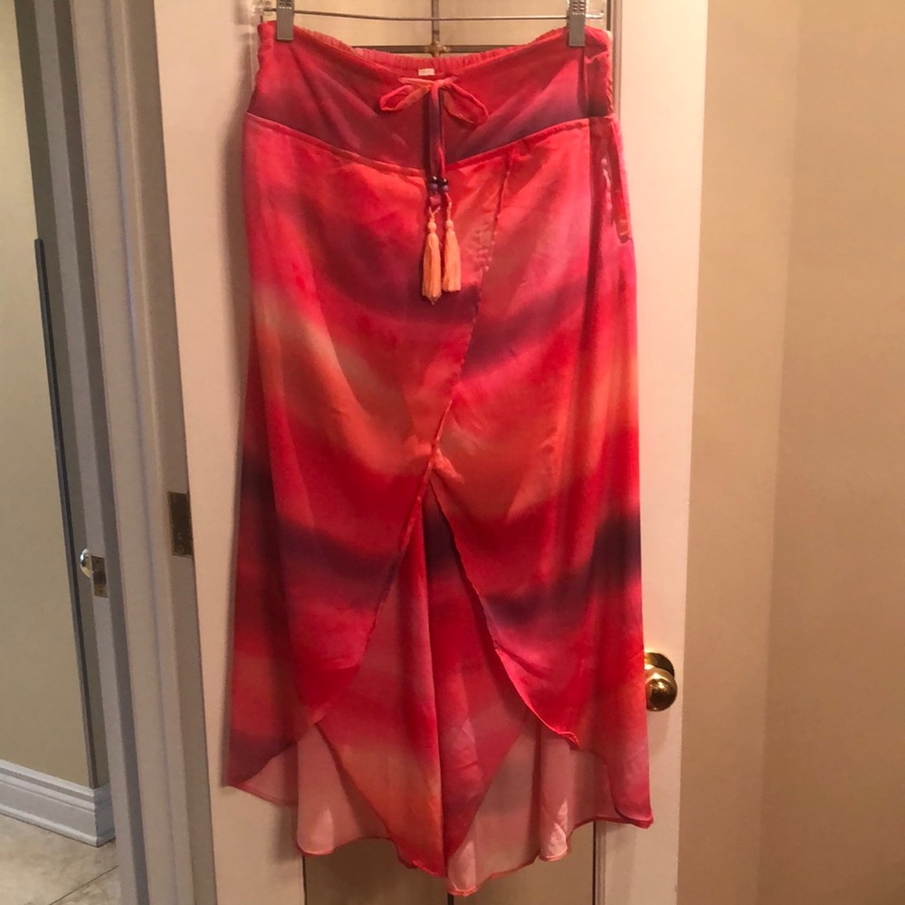 Women's Pink-Red Ombre Open-Front Capri Pants
